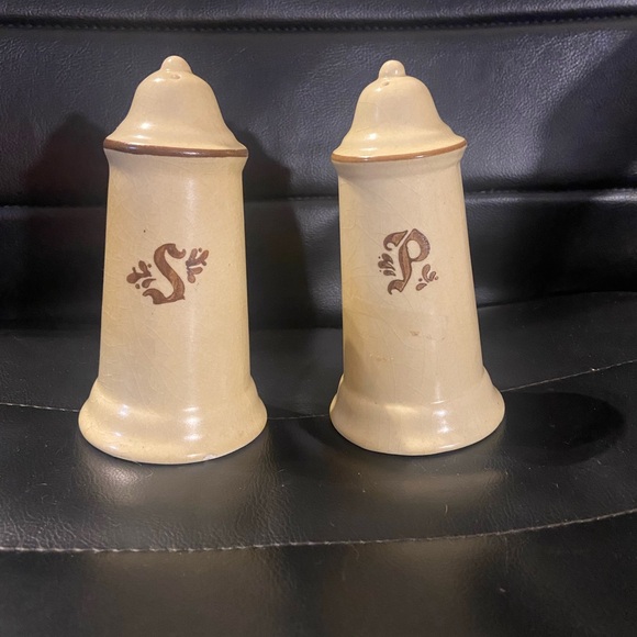 Vintage Pfaltzgraff Village Salt and Pepper Shakers Stoneware With Plugs Cottage - Picture 1 of 3